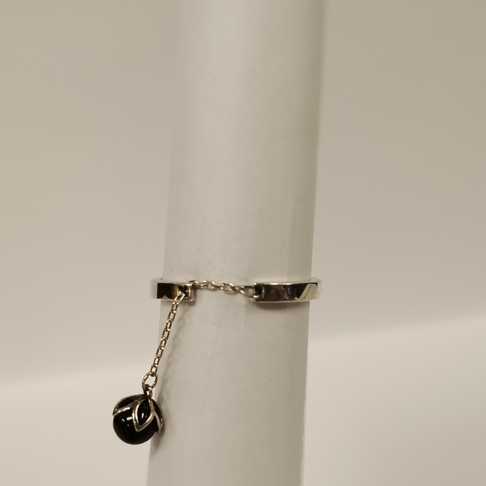 925 Sterling silver ring.